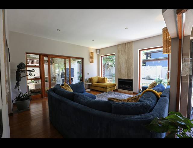 5 BEDROOM FREEHOLD TO LET IN NEWLANDS